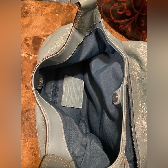 🩵Coach~Tiffany Blue Large Lynne Hobo Crinkle Patent Leather Silver Hardware - Picture 9 of 17